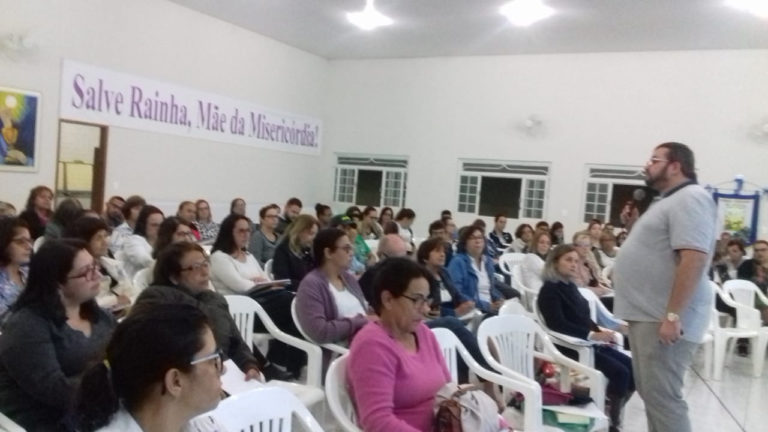 Catequistas e lideranças participam de Formação Teológica na Paróquia São Carlos Borromeu