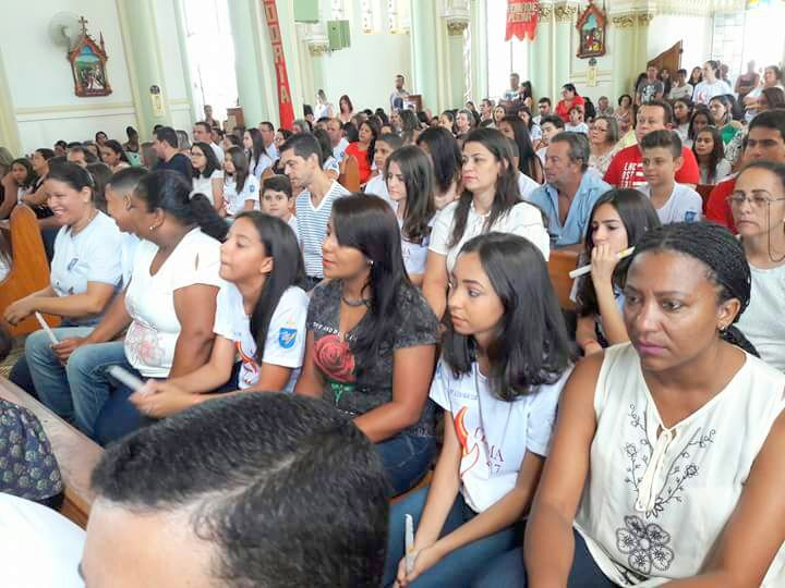 270 jovens são crismados na Paróquia Nossa Senhora do Bom Despacho