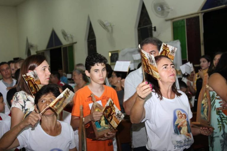 Arcos: Paróquia Santo Antônio recebe quatro novas Capelinhas da Mãe Rainha