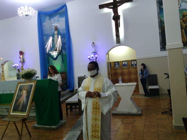 Bambuí: fiéis participaram da Missa de Envio e gratidão do padre Antônio F. Couto